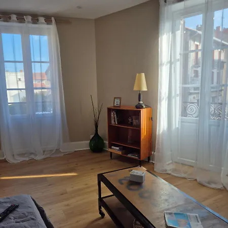 Chez Armande 2 Etoiles Apartment *